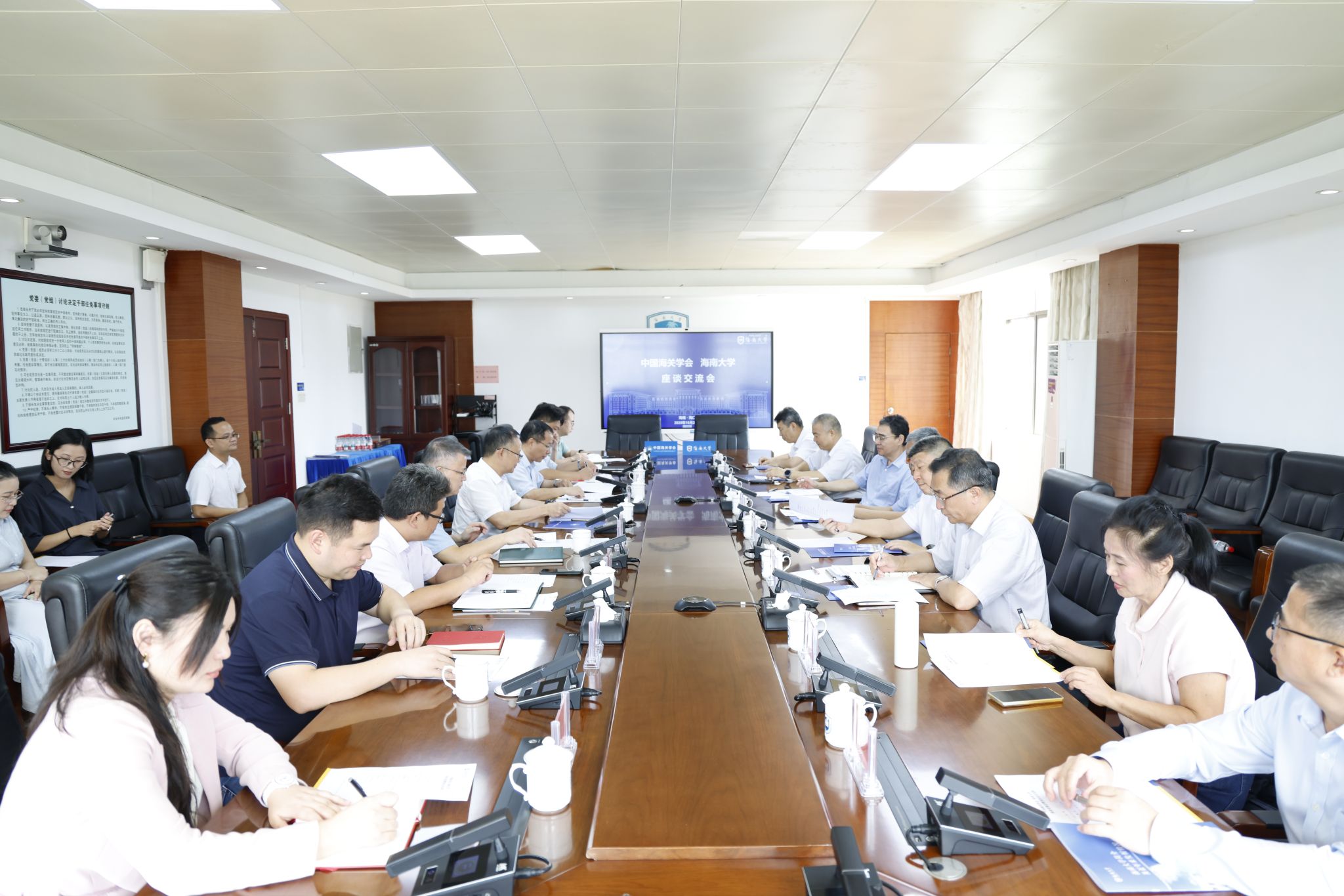 海南大学与中国海关学会签署战略合作框架协议