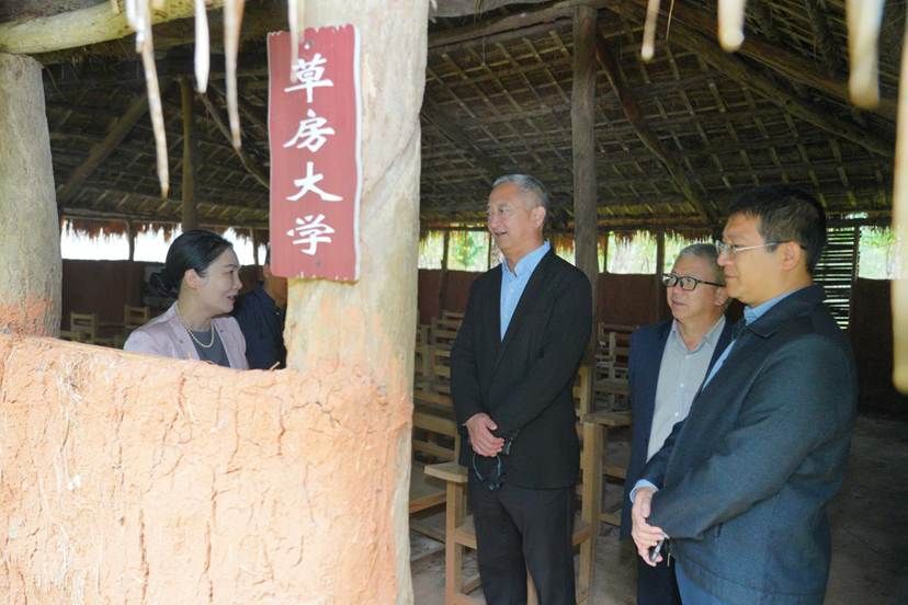3月4日至5日，校党委书记李湖前往儋州校区调研。李湖一行调研海南联昌试验站旧址。王杰 摄