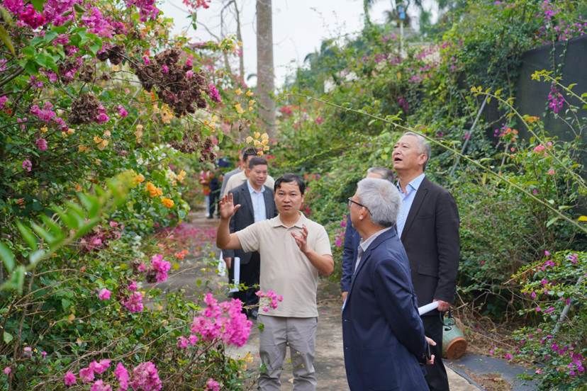 3月4日至5日，校党委书记李湖前往儋州校区调研。李湖一行调研海南大学新农科实践基地。王杰 摄